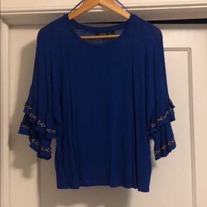 Blouse with decorative sleeves